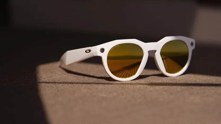 oakley-meta-hstn-lifestyle7.jpg