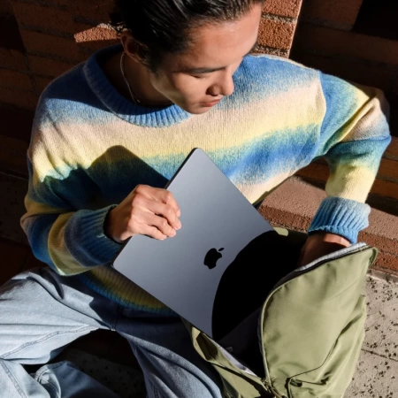 Apple MacBook Air 15" M3 8 ГБ, 256 ГБ SSD, «тёмная ночь» (MRYU3)