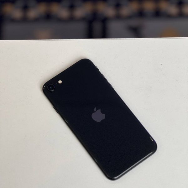 iPhone SE 2020 128 ГБ, черный